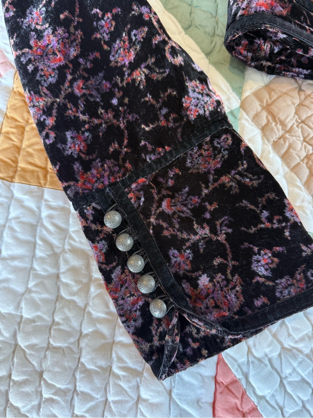 Free People Velvet Floral Button-Front Cropped Jacket - size 8 - Picture 5 of 6